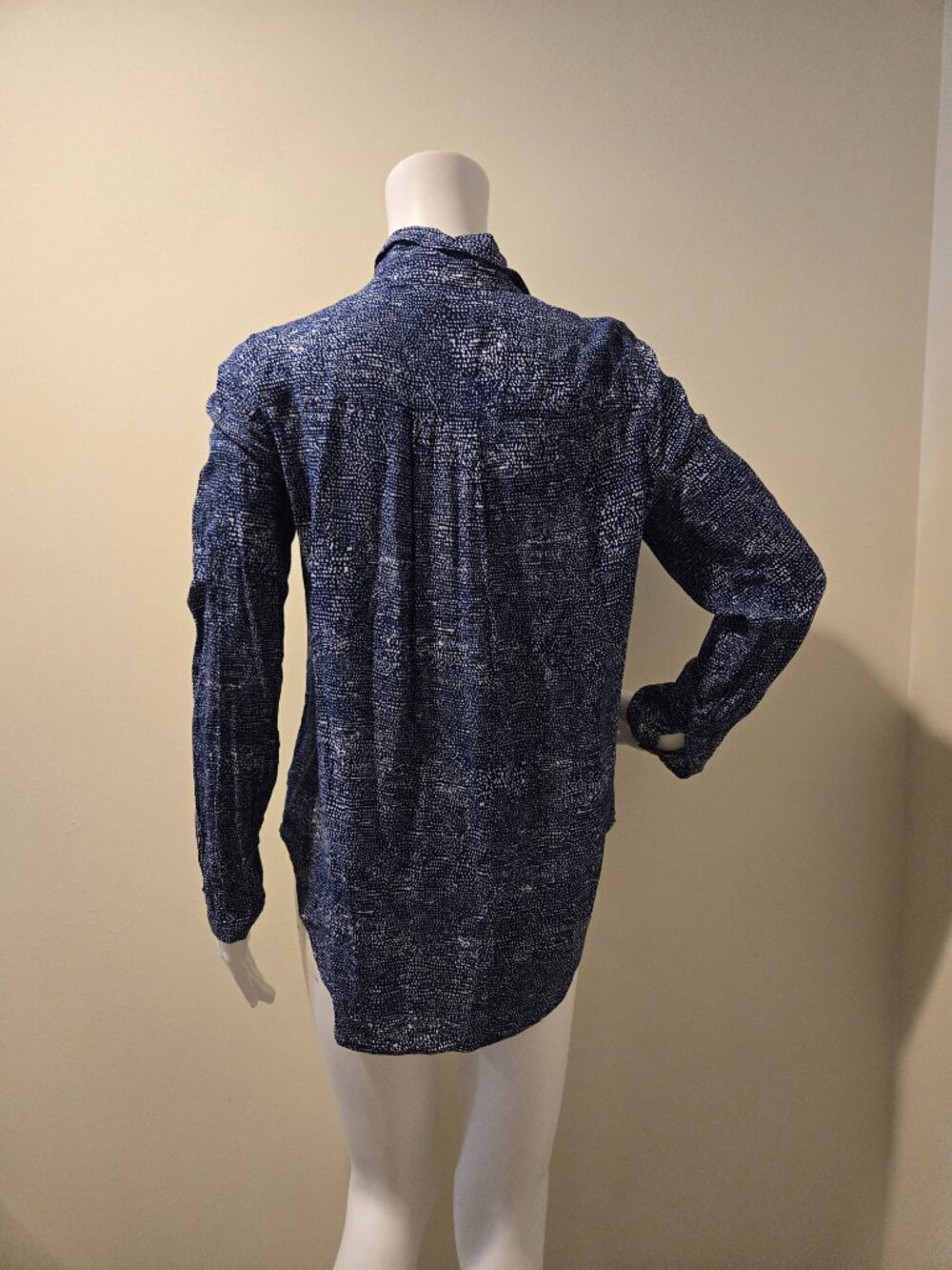 Cloth & Stone Anthropologie Blue White Printed Button Down Shirt M - Picture 5 of 5
